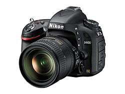 Objektiv nasazený na zrcadlovku Nikon D600