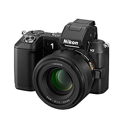 1 NIKKOR 32mm f/1,2 na těle Nikon 1 V2