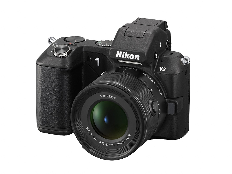 1 Nikkor 10-30mm f/3,5-5,6 VR na těle Nikon 1 V2