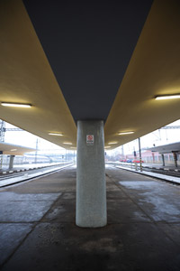 16 mm, f/4, 1/80 s